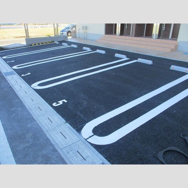 グランツ(grants) 駐車場