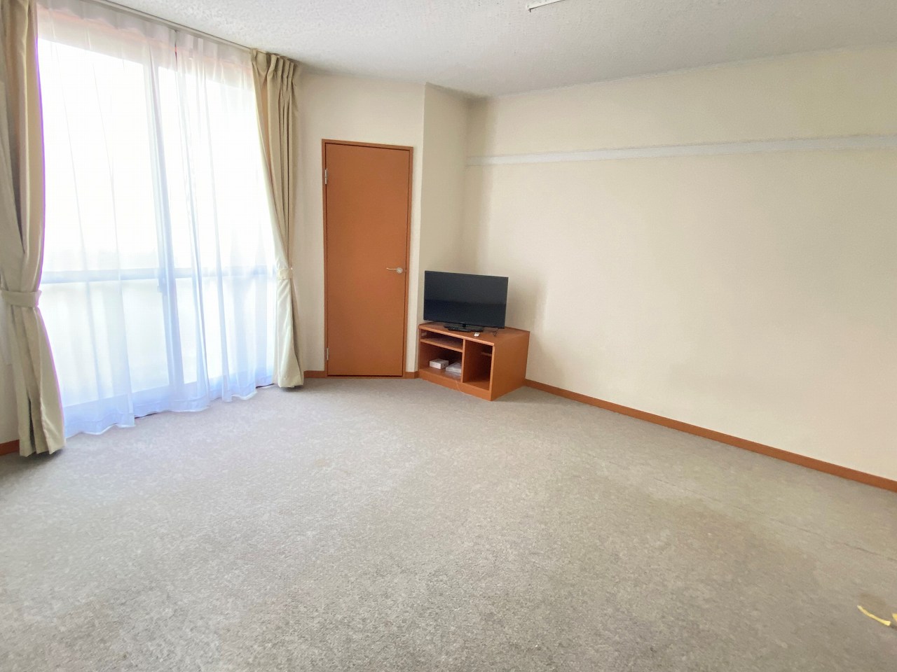 レオパレスベルコンフォート リビング