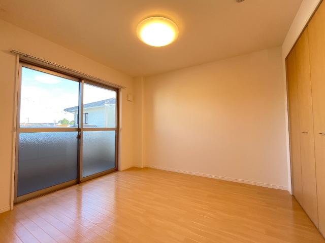 ワン・ヒル・ライブ 洋室①