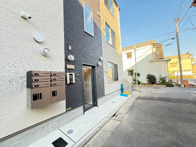 カーサ本木2階 前面道路