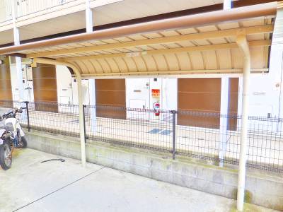 レオパレスＭＫ　Ⅰ106号室 屋根付きの駐輪場なので雨の日でも安心です♪