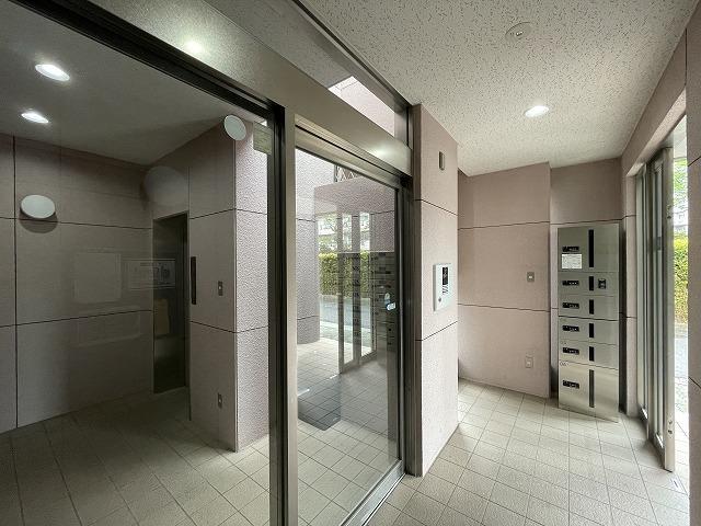 第六鳥塚ビル エントランス