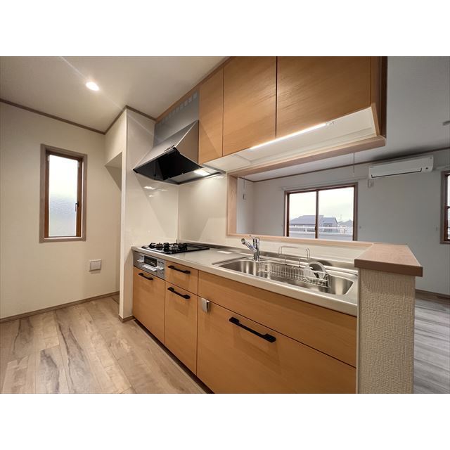 テラスハウス スリーエス201号室 ３口ガスシステムキッチン