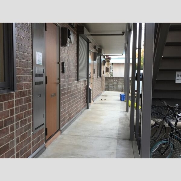 サンライト 1階玄関前共用廊下