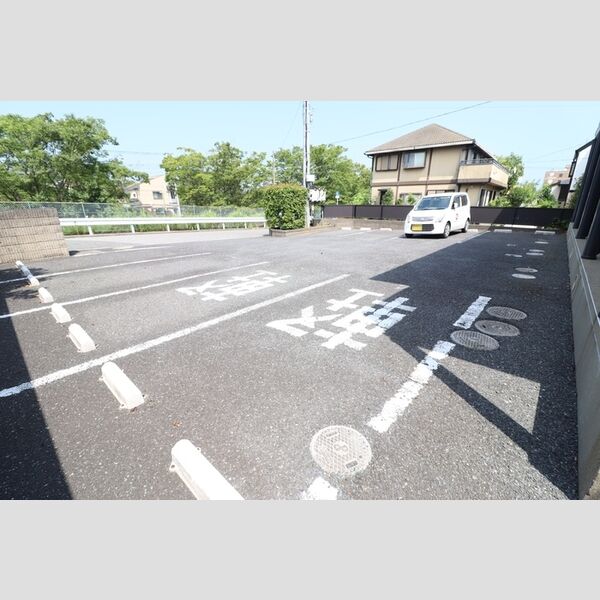 レグルス 駐車場