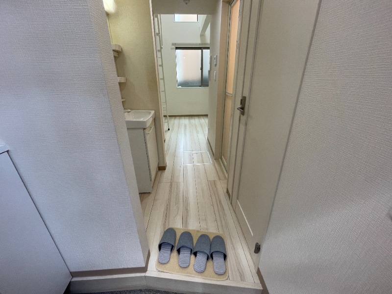 グランドール中野1階 玄関