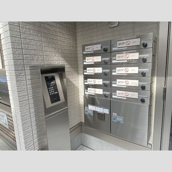 ラリュール清川C エントランス&メールボックス