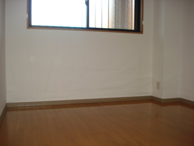 シャイニングｉｎ青葉Ⅱ 洋室２