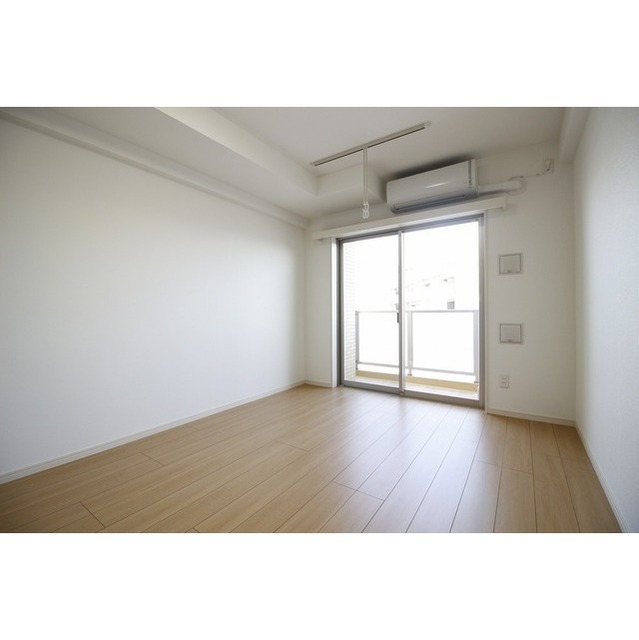 プレール・ドゥーク西川口Ⅱ412号室 リビング