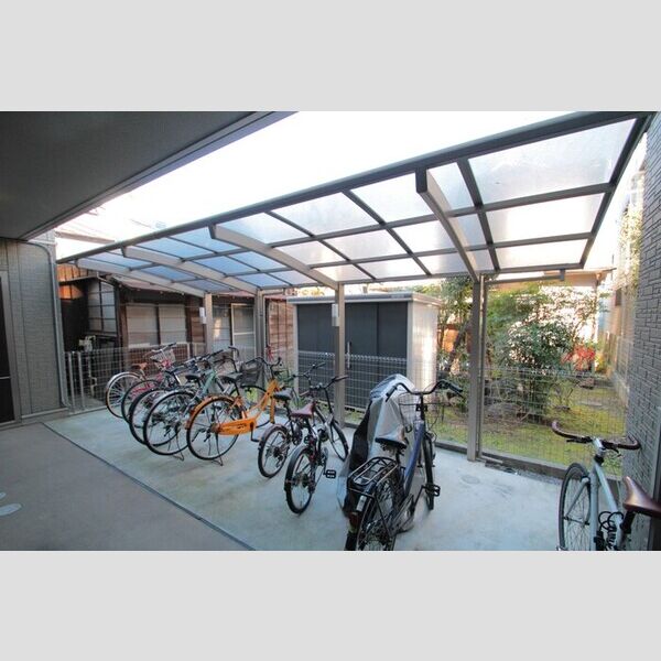 CASA VERDE 屋根付きの駐輪場!
