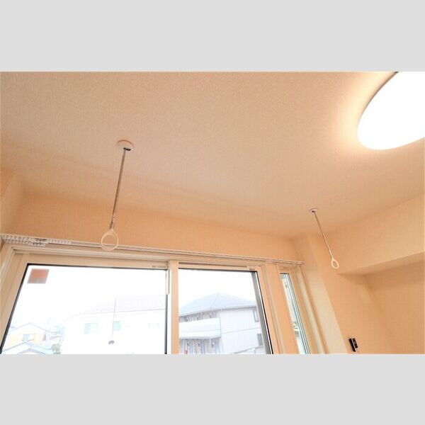 クレールK203号室 室内物干し金物