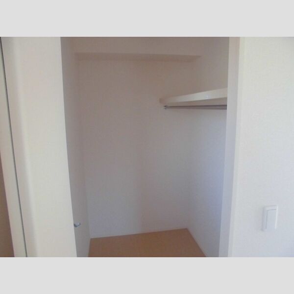 ラ・フォンテ花崎102号室 ウォークインクローゼット
