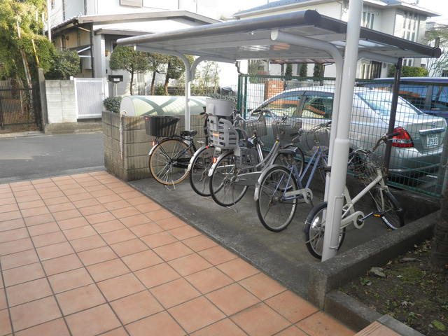 ヴィラむさしの0202号室 自転車置場