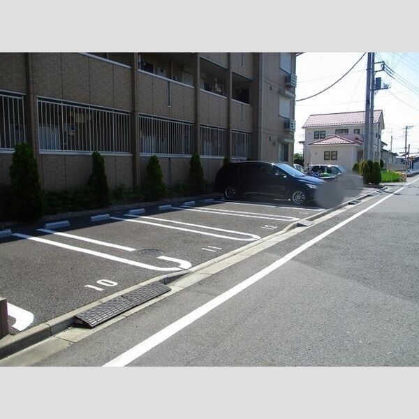 プリモ フィオーレ 駐車場