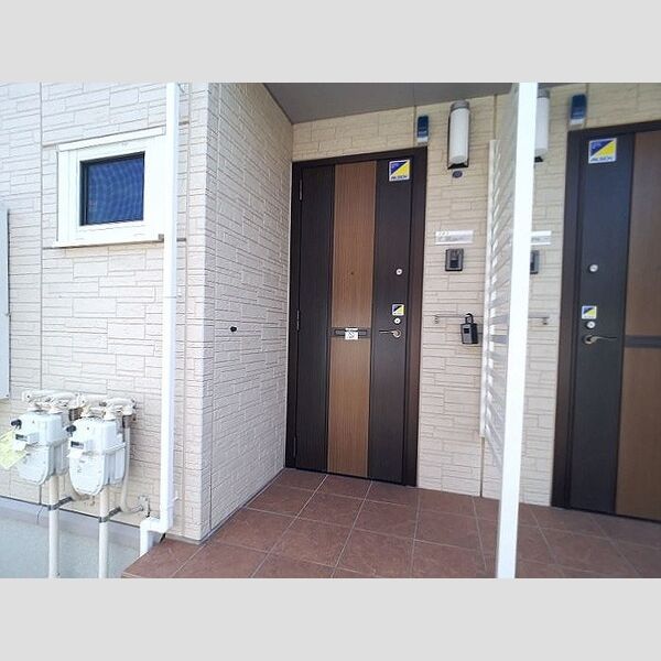 メゾンルミエール203号室 玄関ドア