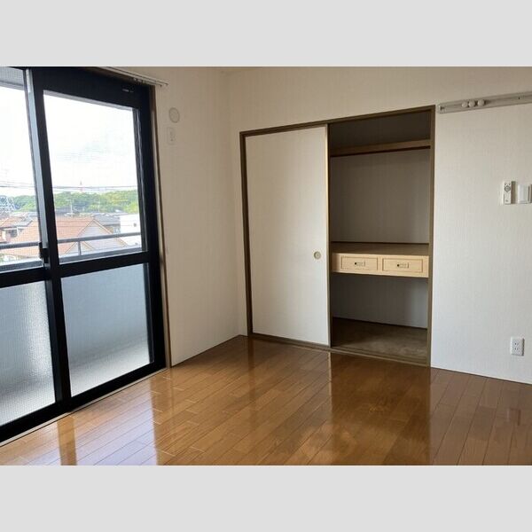 オーシャンヒルズ　CC302号室 洋室