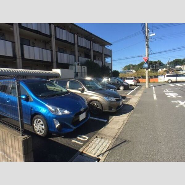 ウェルズ 駐車場