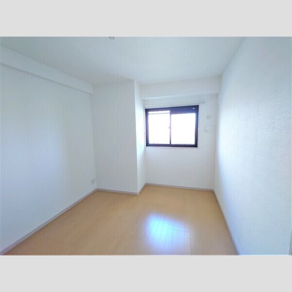 グランヴェールにしすな305号室 洋室6.1帖(別角度)