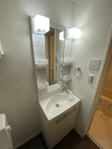 Beach Lagoon杉田205号室 洗面