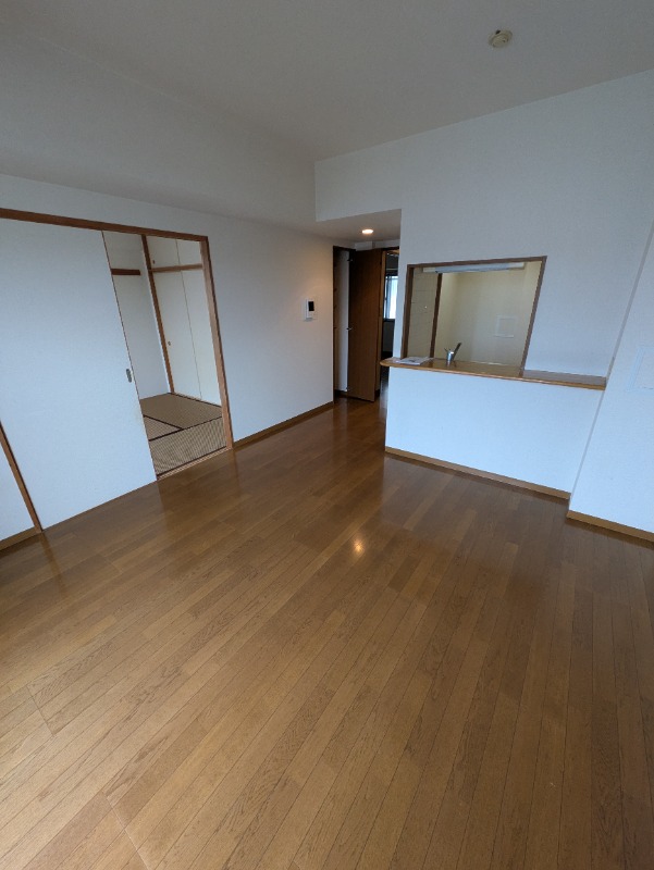 アウラ１０(E-058)6階 リビング