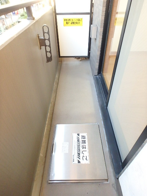 グランド・ガーラ西新宿East 暖かな日差しのふりそそぐバルコニー