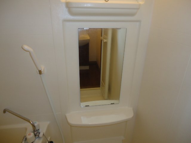 ラベンダー湘南205号室 浴室ミラー