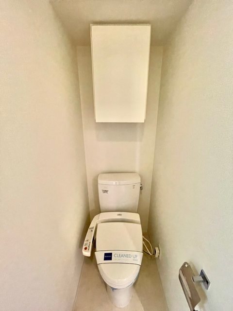 レジディア四谷三丁目8階 トイレ