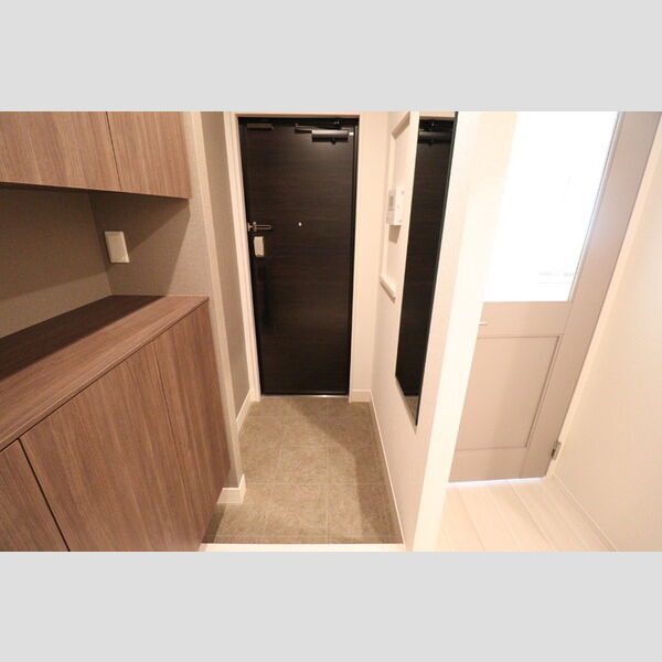 トリシア・コトブキ 玄関