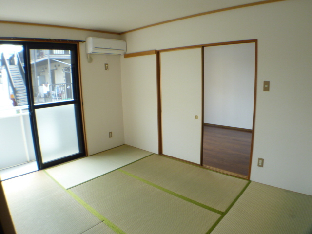 リリーヴィレッジＡ・Ｂ棟A201号室 居室2