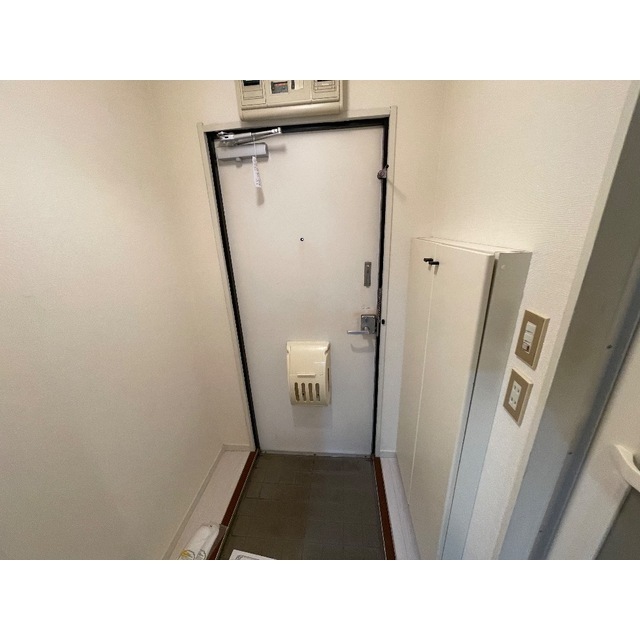 白鍬グランデ211号室 玄関