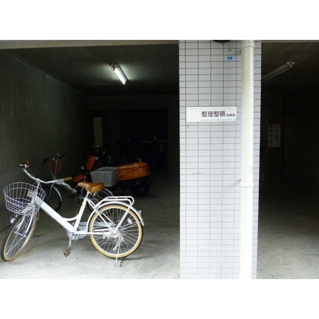 アルファ王子本町ＷＥＳＴ1305号室 駐輪場