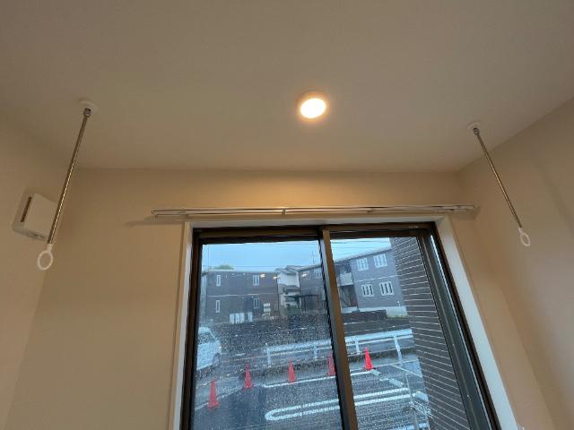 アルビコッカ103号室 室内物干し金具