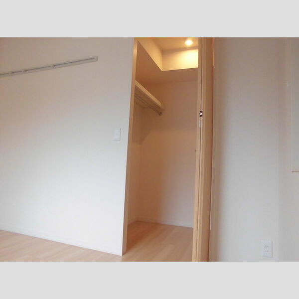 ラ　ルーチェ 洋室にはウォークインクローゼットがあります!