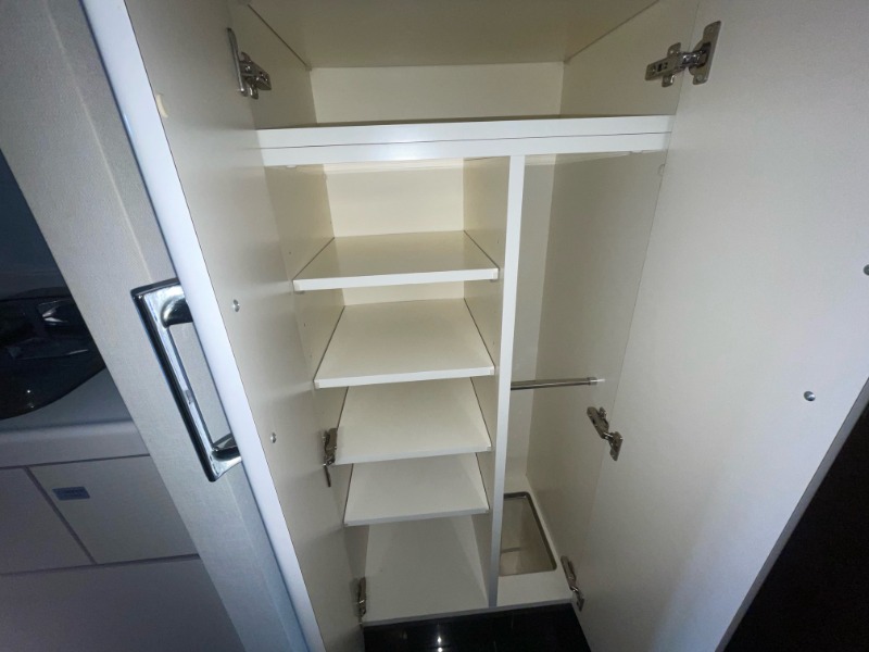 グリフィン横浜・ヴィラ9階 下足入れ