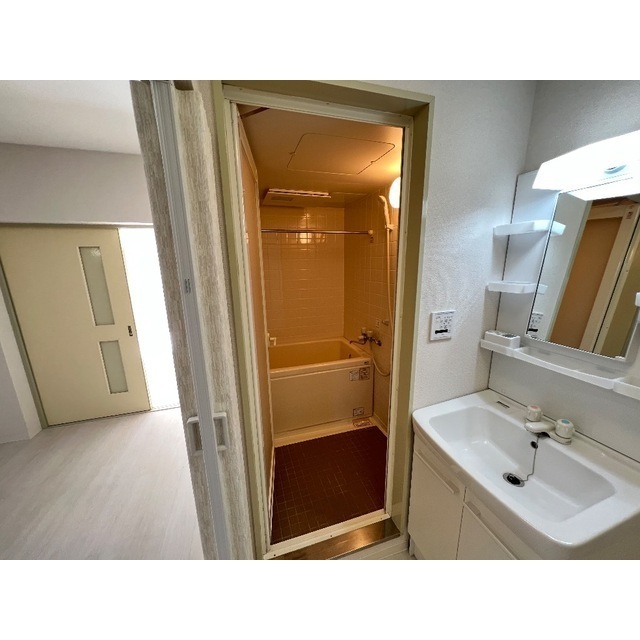 第2成城島田マンション103号室 内観