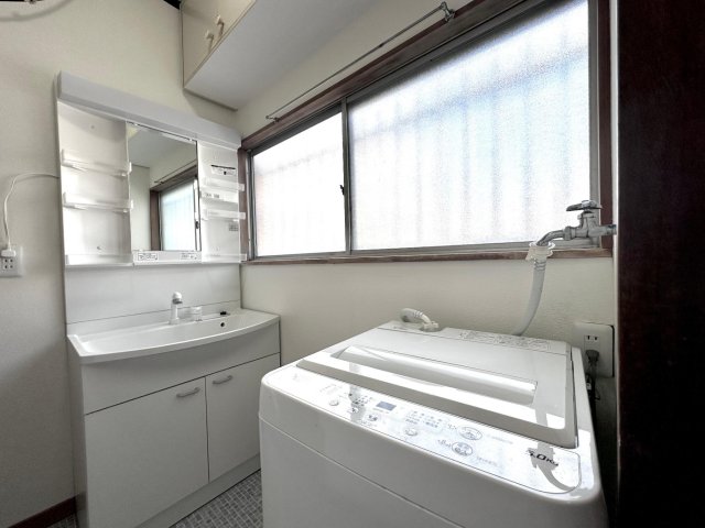 青梅市戸建 洗面台新品（洗濯機は残置物）