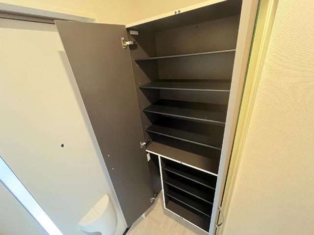 ミ・カーサ河辺A 下駄箱