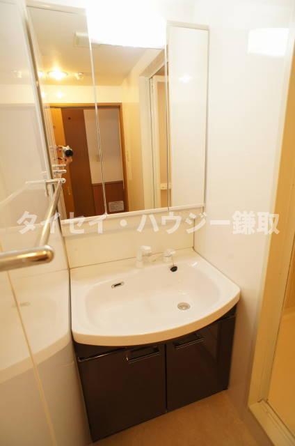 ラフィーネ・なかにし あると便利な独立洗面台です