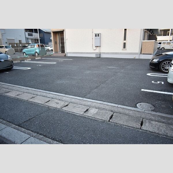 パインズ　ヒル101号室 駐車場