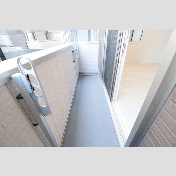 レジデンスマルニ102号室 テラス