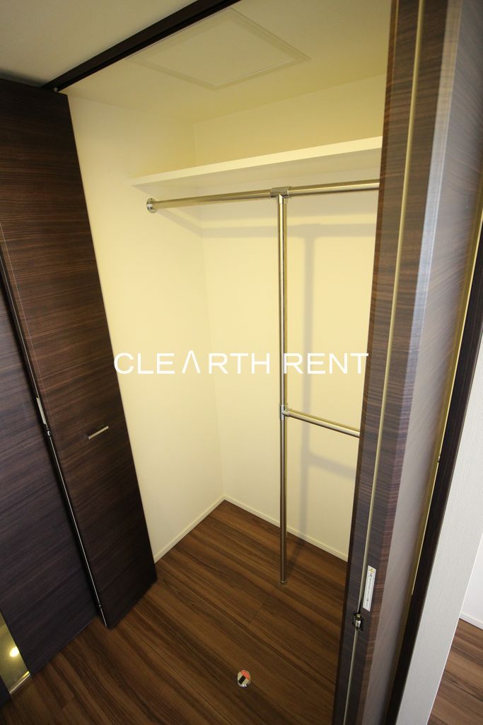 コンシェリア新橋 ＭＡＳＴＥＲ’Ｓ ＶＩＬＬＡ ハンガーパイプ付クローゼット