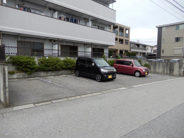 ロイヤルマンション 駐車場