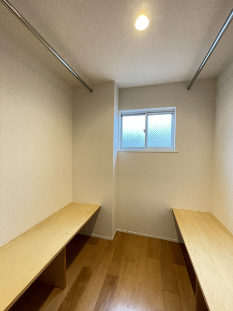 OWN APARTMENT 一之江101号室 ウォークインクロゼット