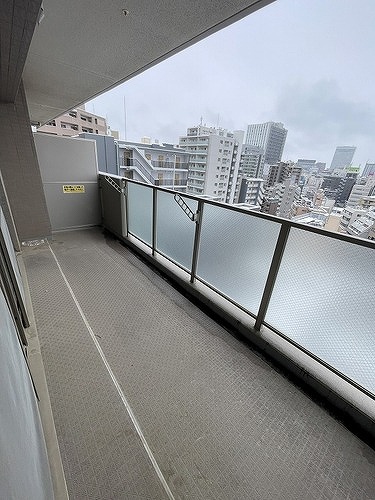 ライオンズマンション大宮高鼻町 バルコニー　清掃前