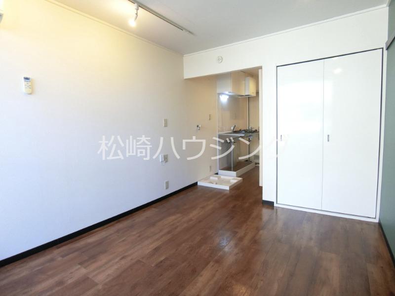 サングロウ2階 内観