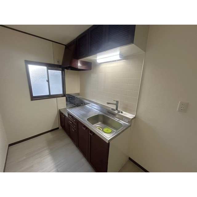 グランデュール瀬戸岡205号室 キッチン