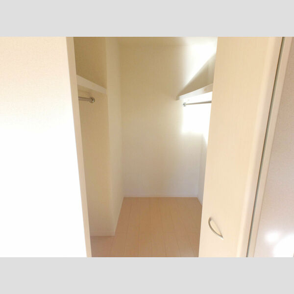 シャルム洋光台202号室 ウォーキングクローゼット