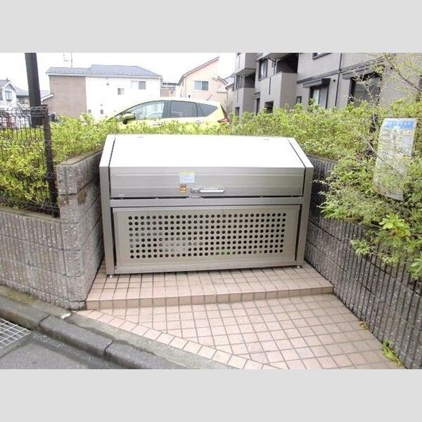 オークコート ゴミ置き場