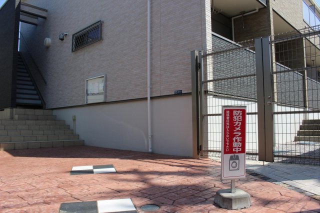 ストレリチア．M202号室 24時間防犯カメラで安心です