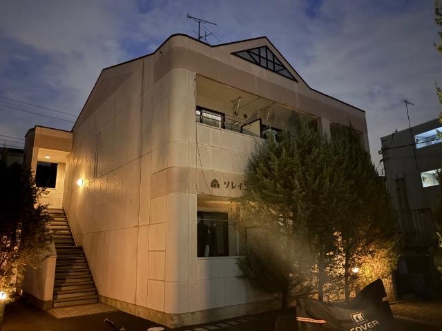 ソレイユ・エス 外観写真（夜）